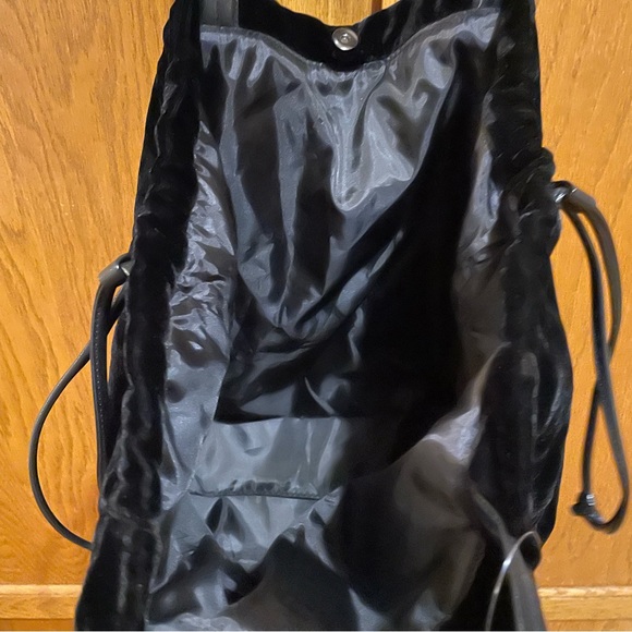 🆕 Victoria’s Secret velvet bag - Picture 5 of 5